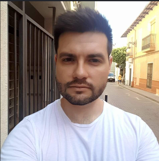 Víctor M.
